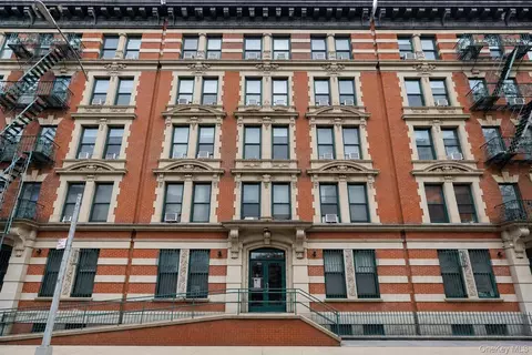 239 W 148th St #3B, New York, NY 10039