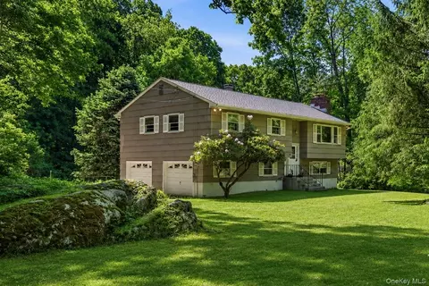 17 Yerkes Rd, North Salem, NY 10560