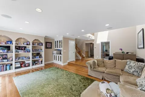 76 Estate Dr, Jericho, NY 11753