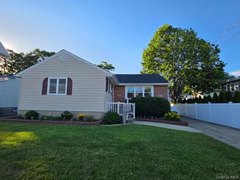 185 Audley Ct, Copiague, NY 11726