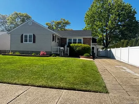 185 Audley Ct, Copiague, NY 11726