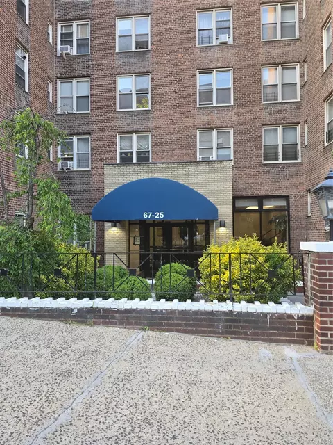 6725 Dartmouth St #3M, Forest Hills, NY 11375