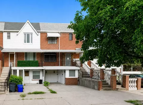 3254 32nd St, Astoria, NY 11106