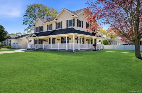 93 Meroke Ln, East Islip, NY 11730