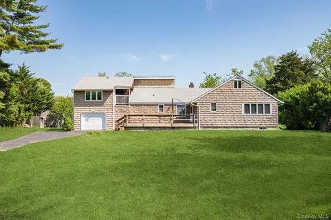 88 Tulipwood Dr, Commack, NY 11725