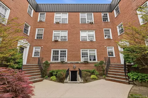 230 Central Ave #1F, Lawrence, NY 11559