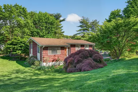 4 Brookdell Dr, Greenburgh, NY 10530