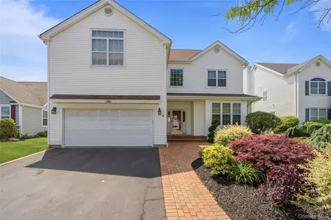 225 Barton Ave, Melville, NY 11747