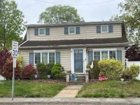 656 E Meadow Ave, East Meadow, NY 11554