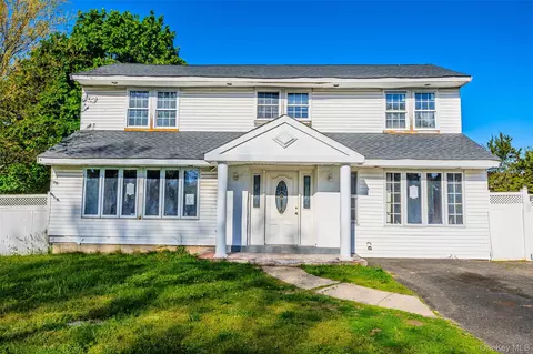 147 Branch Ave, Central Islip, NY 11722