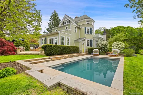42 Mountain Ave, Mount Kisco, NY 10549