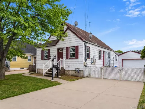 98 Lincoln St, Elmont, NY 11003