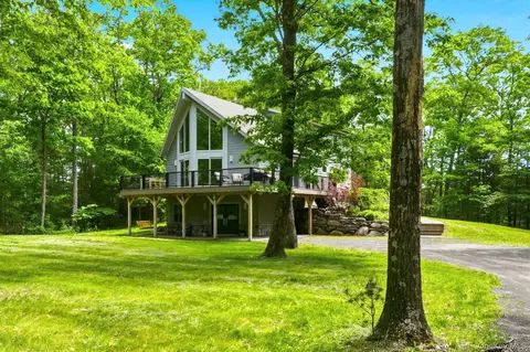 21 Woodland Ln, Palenville, NY 12463