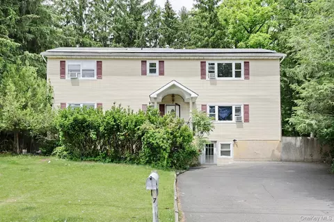 7 Olin Dr, Clarkstown, NY 10954
