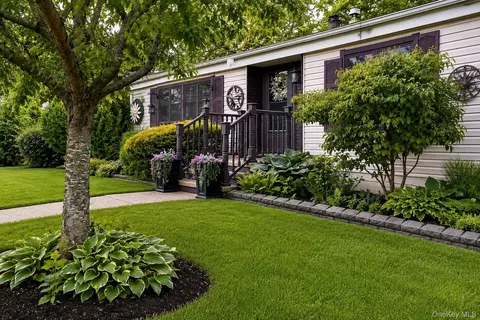 1661 Old Country #383, Riverhead, NY 11901