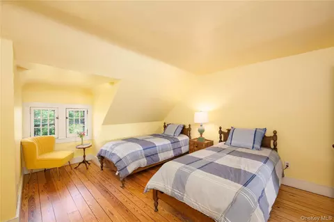 Bedroom - 21 Barnard Ave, Poughkeepsie, NY 12601 photo 7 of 7