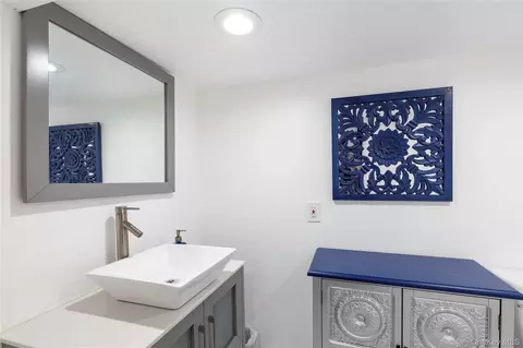 Bath - 21 Barnard Ave, Poughkeepsie, NY 12601 photo 5 of 5