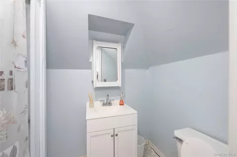 Bath - 21 Barnard Ave, Poughkeepsie, NY 12601 photo 4 of 5