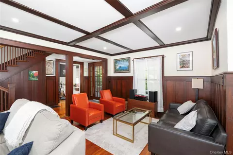 Living - 21 Barnard Ave, Poughkeepsie, NY 12601 photo 1 of 1