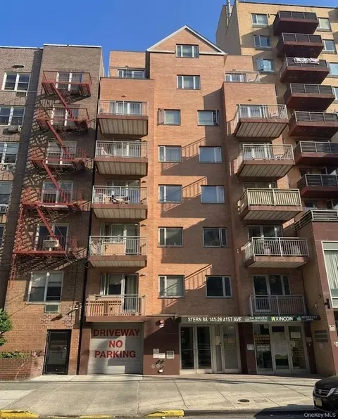 143-28 41st Ave #2D, Flushing, NY 11355