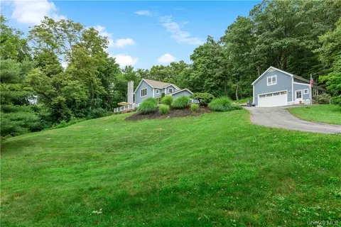 52 Old Manitou Rd, Philipstown, NY 10524