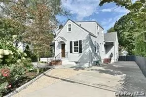 32 Franklin Ave, Sea Cliff, NY 11579