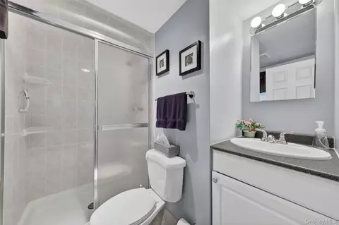 Bath - 1 Rockledge Rd, Poughkeepsie, NY 12601 photo 1 of 3