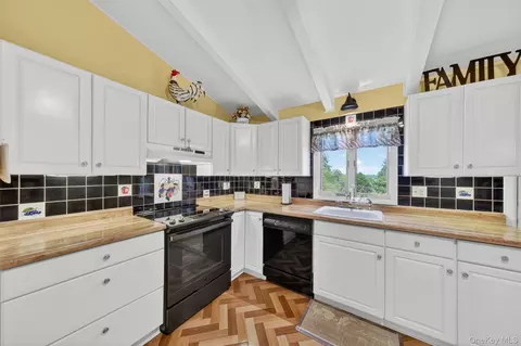Kitchen - 1 Rockledge Rd, Poughkeepsie, NY 12601 photo 6 of 7