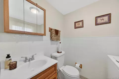 Bath - 1 Rockledge Rd, Poughkeepsie, NY 12601 photo 3 of 3