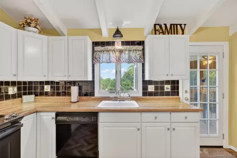 Kitchen - 1 Rockledge Rd, Poughkeepsie, NY 12601 photo 7 of 7