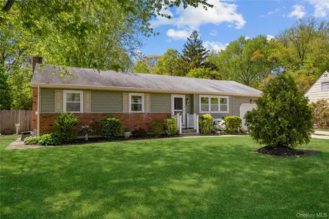 36 Marshall Dr, Selden, NY 11784