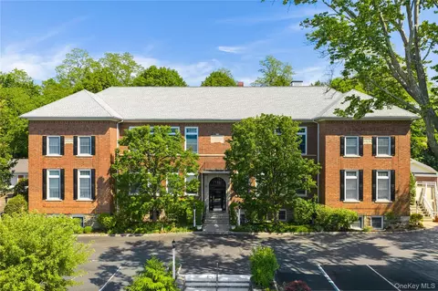 20 Whippoorwill Rd E #2J, North Castle, NY 10504