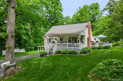 23 Cobey Ter, Poughkeepsie, NY 12601
