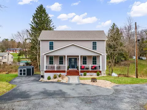 15 Rock Cut Ln, Pleasant Valley, NY 12569