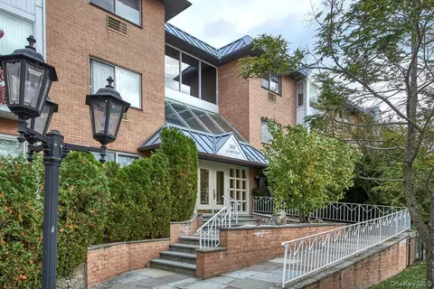 300 Livingston Ave #2A, Mamaroneck, NY 10543