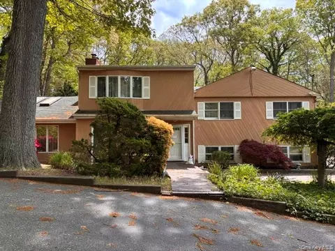 80 Alpine Way, Huntington Station, NY 11746