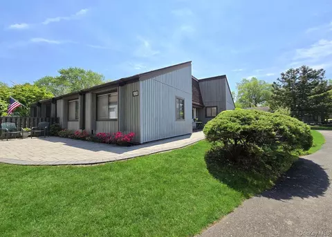 180 Strathmore Gate Dr, Stony Brook, NY 11790
