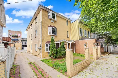 102-42 86th Rd, New York, NY 11418