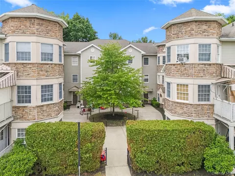 12 Horizon Ct #303, Ramapo, NY 10952