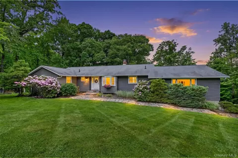 8 Mountain Brook Rd, Cornwall, NY 12518