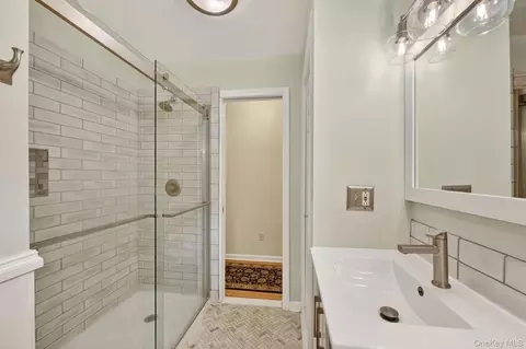 Bath - 8 Mountain Brook Rd, Cornwall, NY 12518 photo 2 of 3