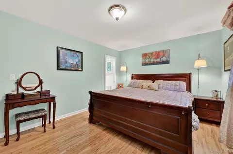 Bedroom - 8 Mountain Brook Rd, Cornwall, NY 12518 photo 2 of 5