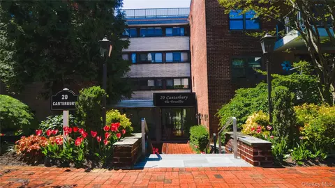 20 Canterbury Rd #1P, North Hempstead, NY 11021