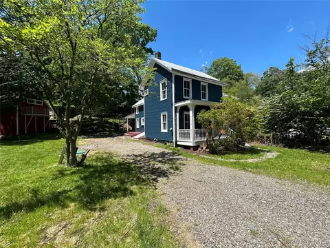 67 Kelly St, Rhinecliff, NY 12574