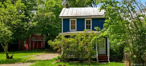 67 Kelly St, Rhinecliff, NY 12574