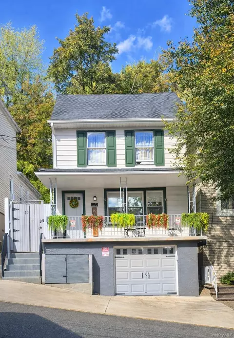 11 Van Tuyl St, Staten Island, NY 10301