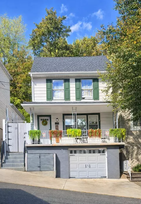 11 Van Tuyl St, Staten Island, NY 10301