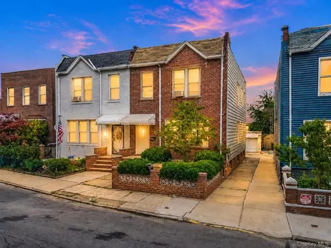 3707 20th Rd, Astoria, NY 11105