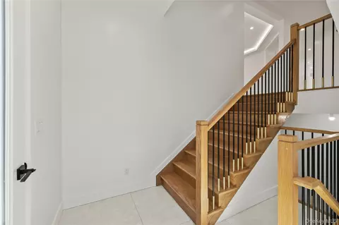 Entry Way - 37 Ewing Ave #202, Ramapo, NY 10977 photo 2 of 13