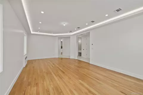 Living - 37 Ewing Ave #202, Ramapo, NY 10977 photo 1 of 2
